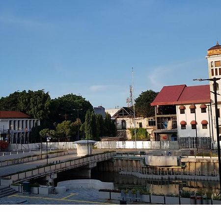 Hotel Dequr Jakarta Kota Экстерьер фото