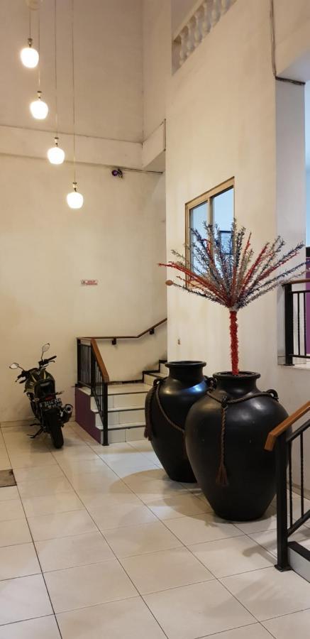 Hotel Dequr Jakarta Kota Экстерьер фото