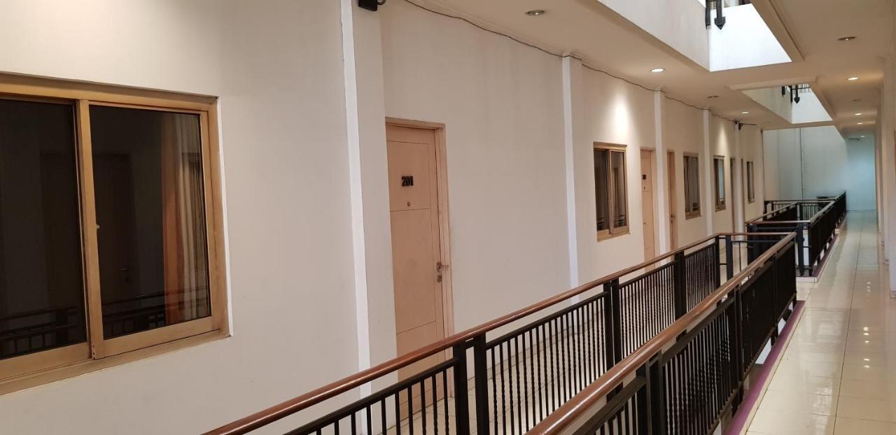 Hotel Dequr Jakarta Kota Экстерьер фото