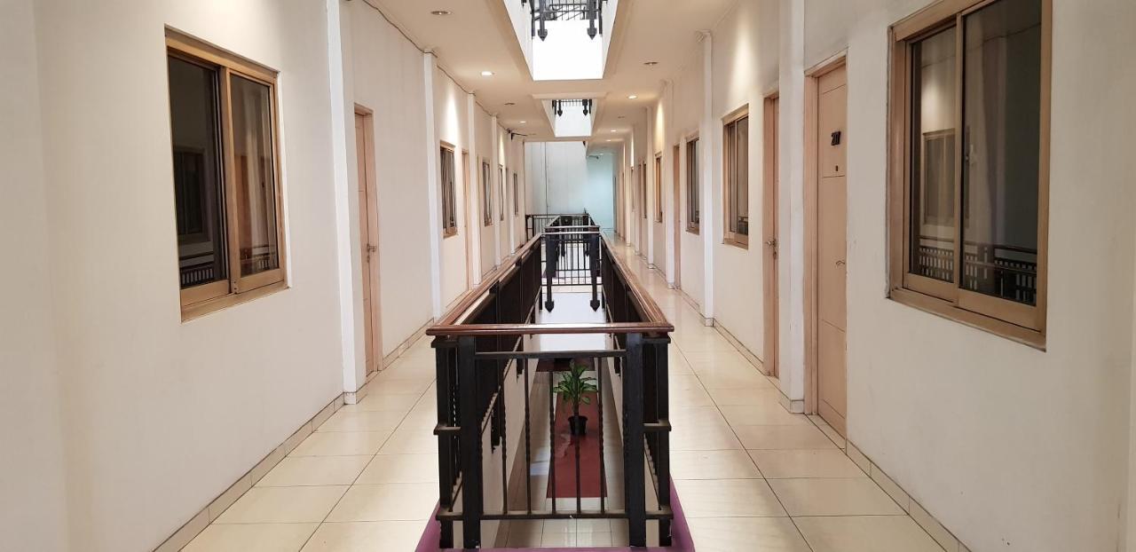 Hotel Dequr Jakarta Kota Экстерьер фото