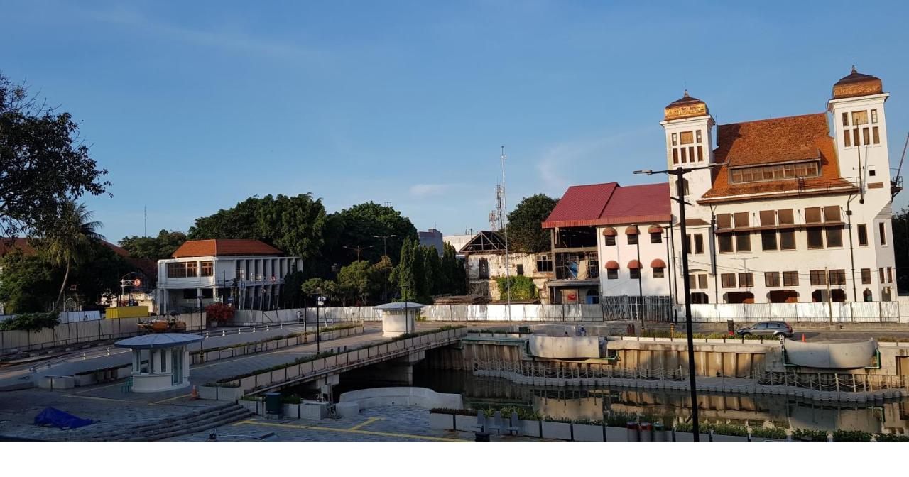 Hotel Dequr Jakarta Kota Экстерьер фото