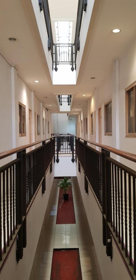Hotel Dequr Jakarta Kota Экстерьер фото