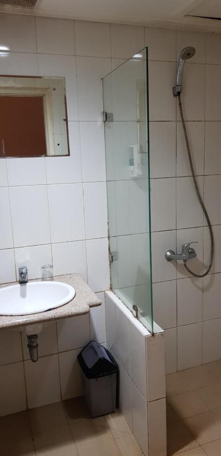 Hotel Dequr Jakarta Kota Экстерьер фото