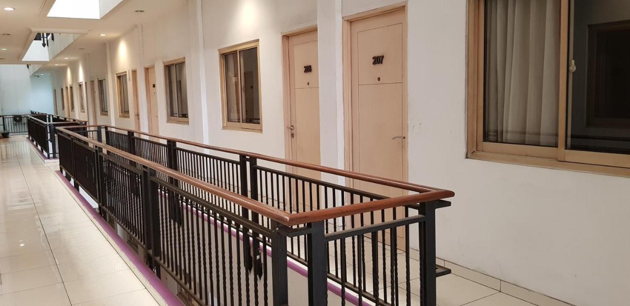 Hotel Dequr Jakarta Kota Экстерьер фото