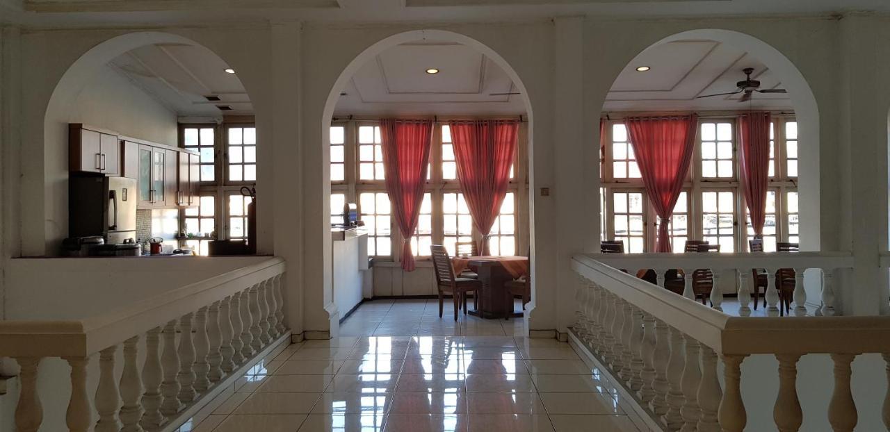 Hotel Dequr Jakarta Kota Экстерьер фото